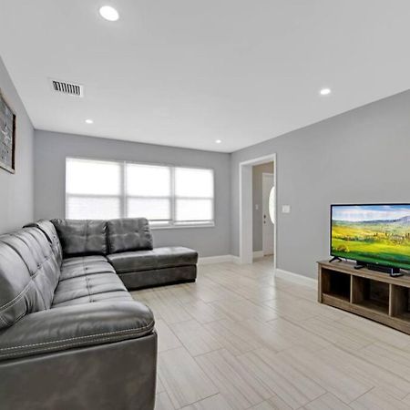 Lake House Unit 1 By Pmi Davie Exterior photo