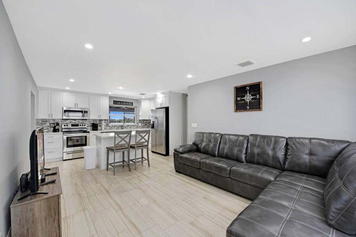 Lake House Unit 1 By Pmi Davie Exterior photo