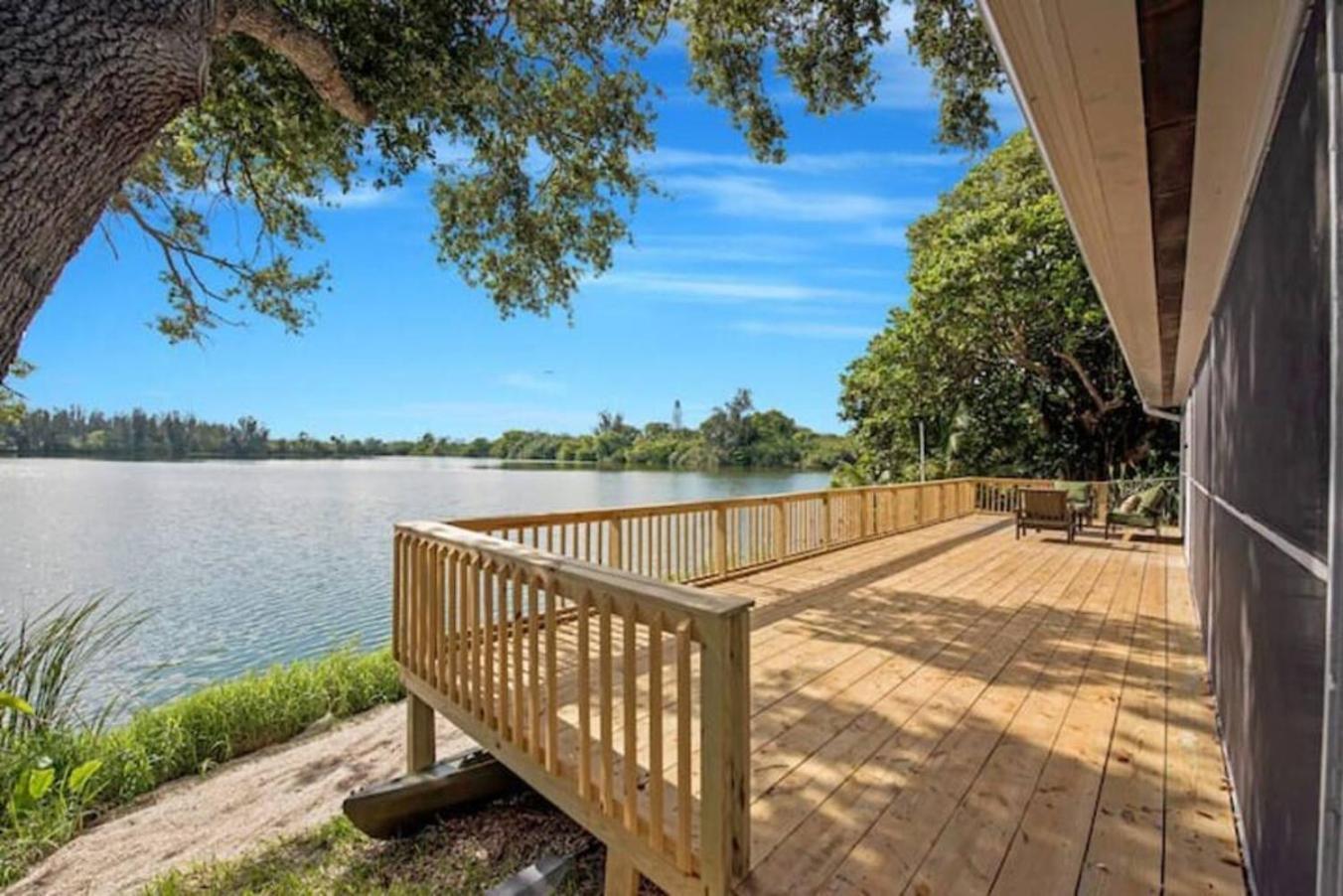 Lake House Unit 1 By Pmi Davie Exterior photo